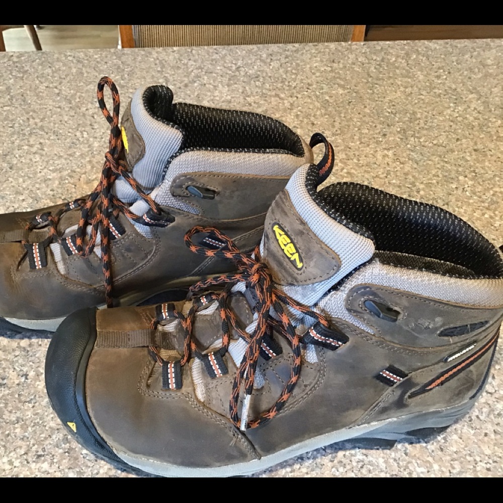 Keen Targhee ll hiking shoes men’s 9.5